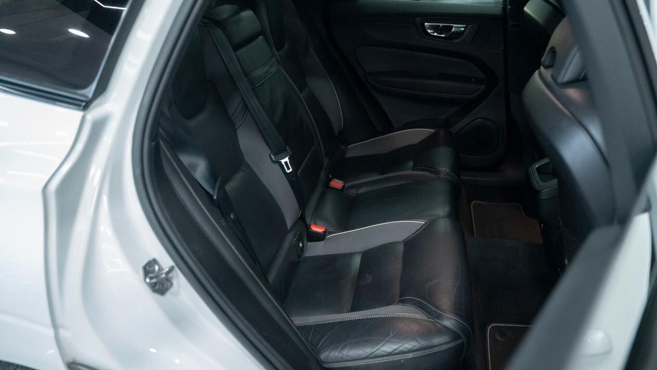 Volvo XC 60 XC60 B4 2.0 AWD R DESIGN AUTO XENO PELLE NAVI FULL OPTIONAL