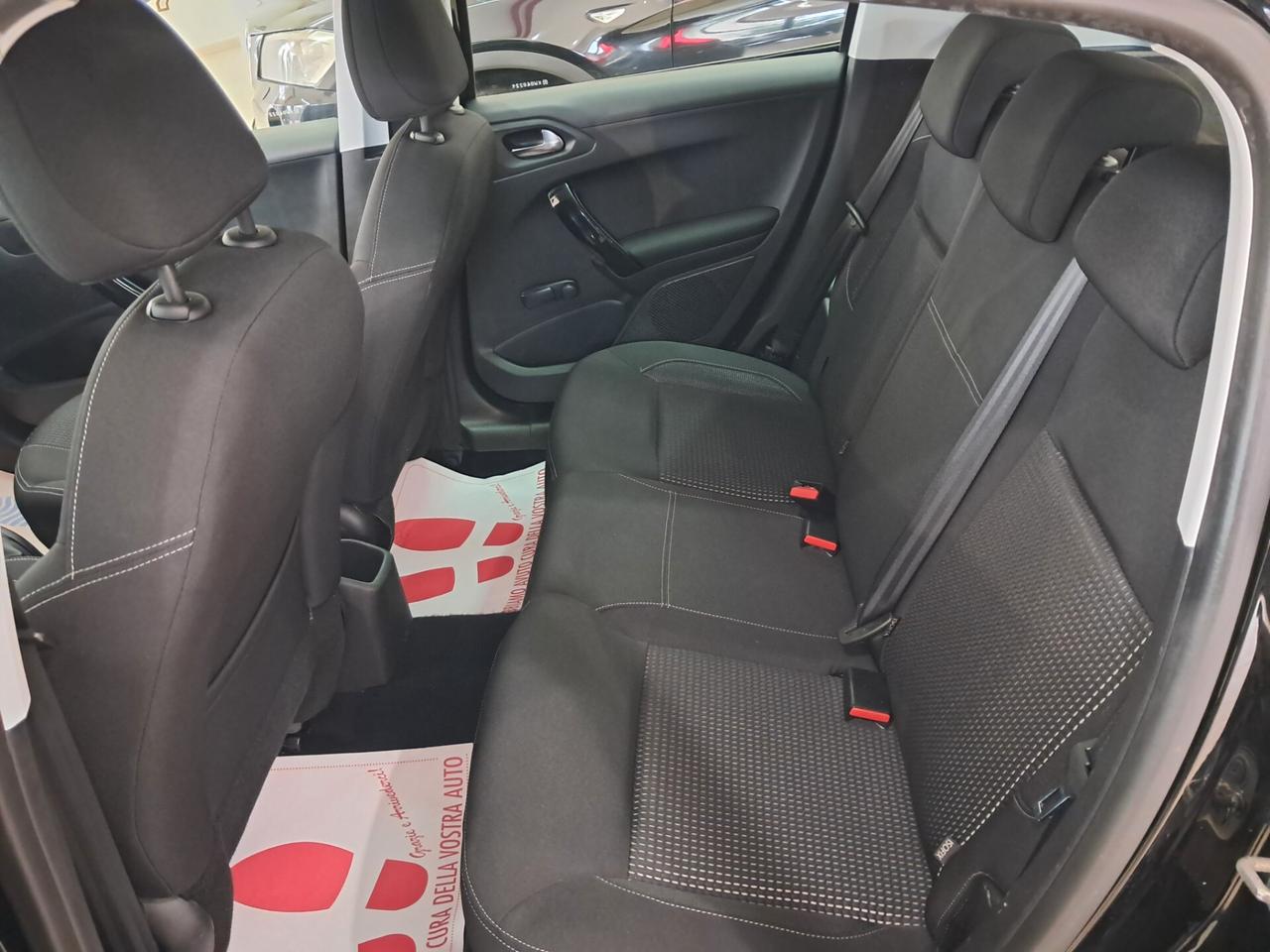 Peugeot 208 PureTech 82 5 porte Allure