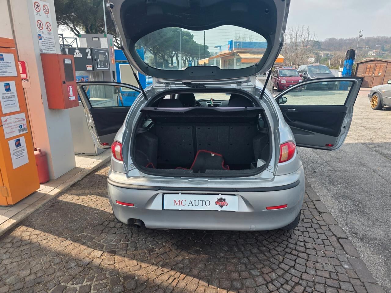 Alfa Romeo 147 1.6i 16V Twin Spark cat 3p. Con 251.000