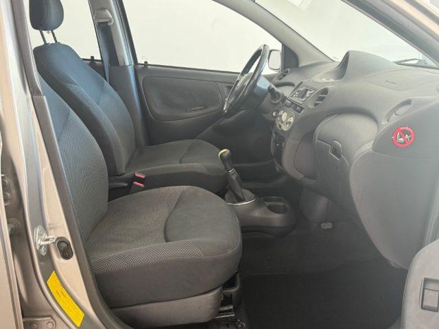 TOYOTA Yaris 1.3i 16V cat 5 porte Sol Blue