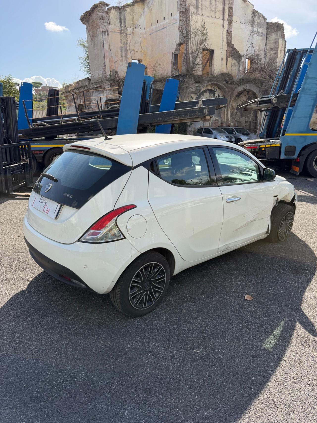 Lancia Ypsilon 1.0 Hybrid SINISTRATA