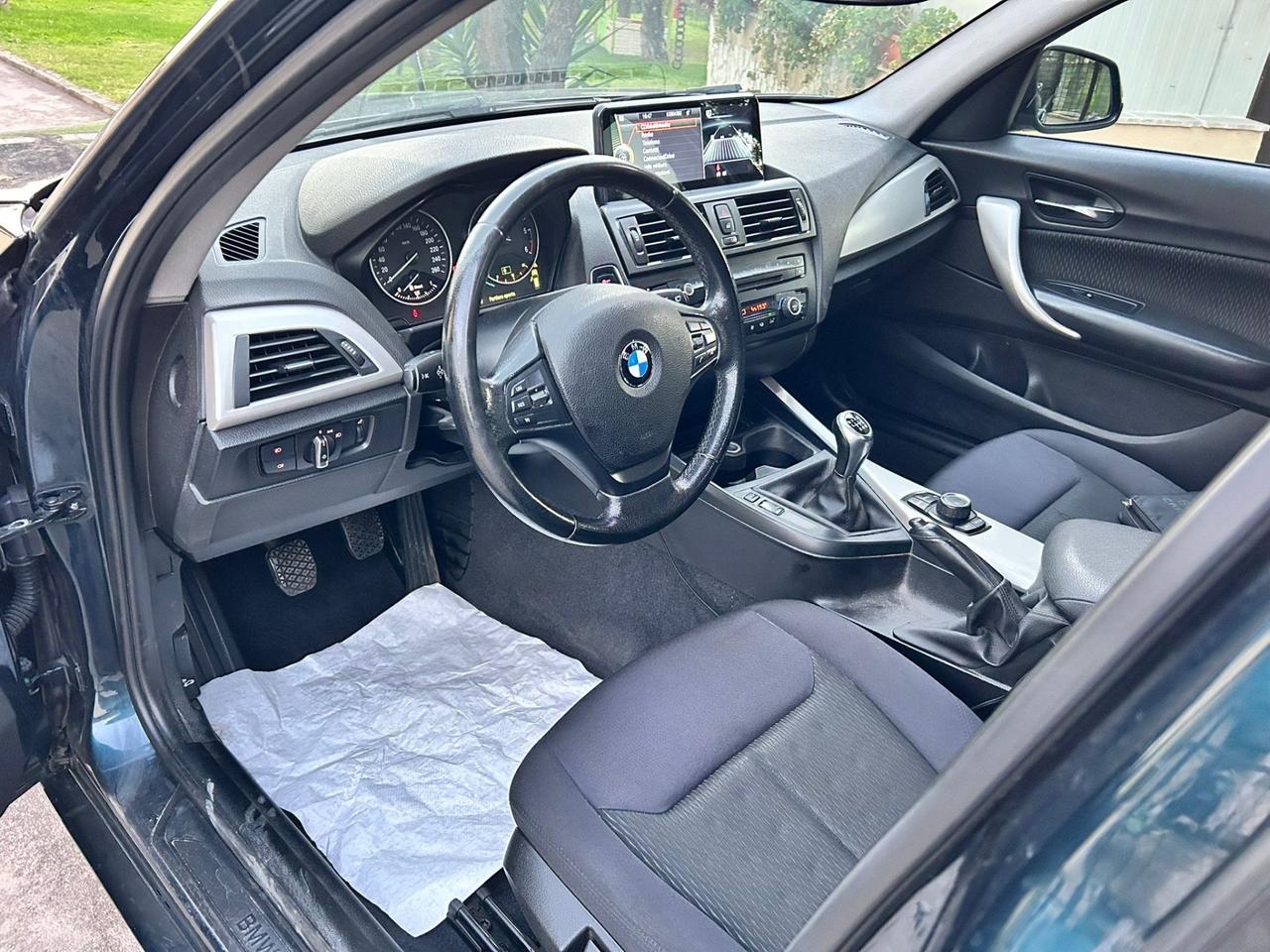 Bmw 116 116d 5p. Unique