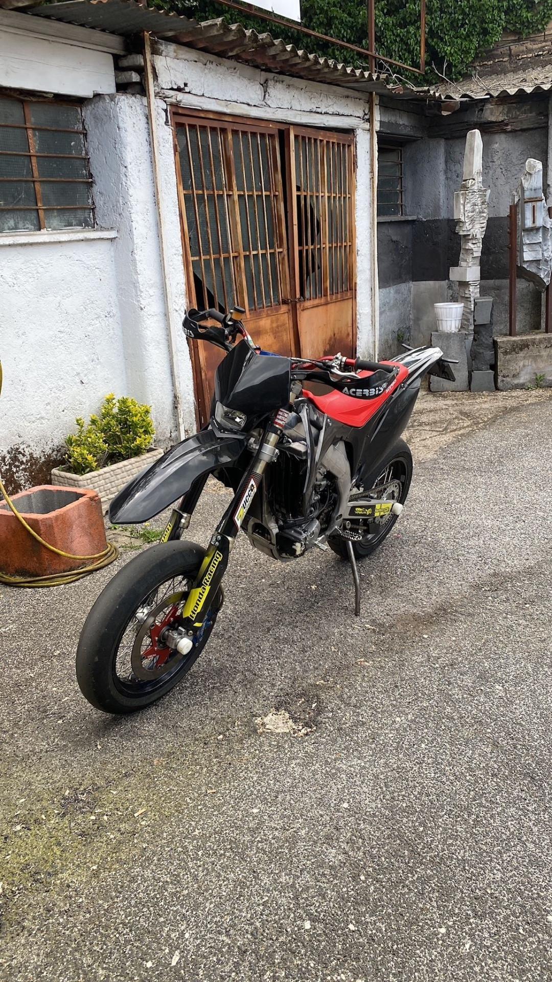 Honda Crf 450 targato super moto