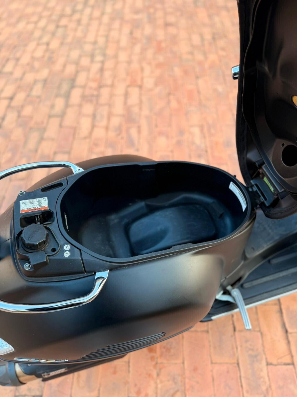 Piaggio Vespa 300 GTS hpe SUPER SPORT pari a nuovo