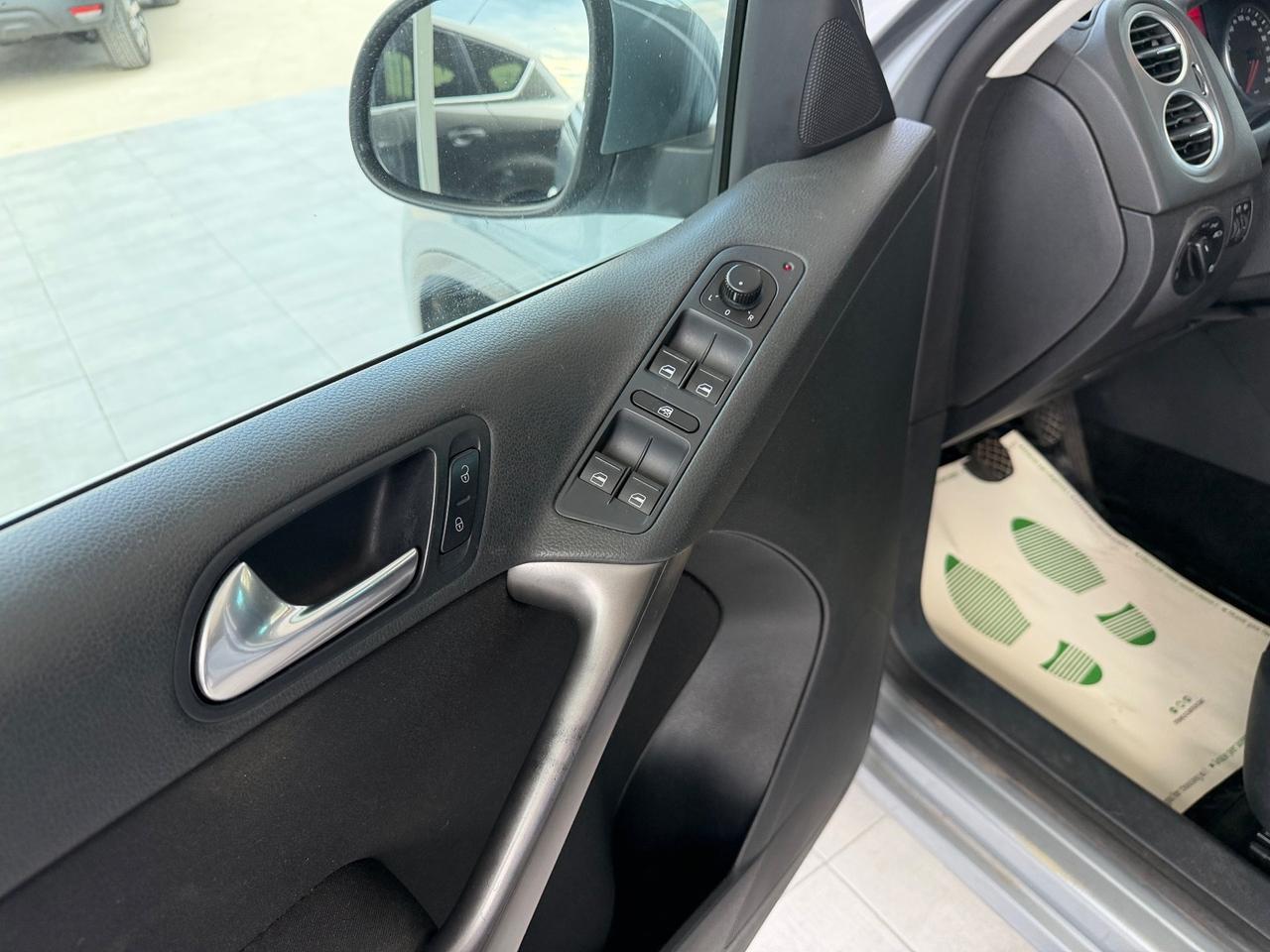 Volkswagen Tiguan 2.0 16V TDI DPF tiptronic Sport & Style (18°)