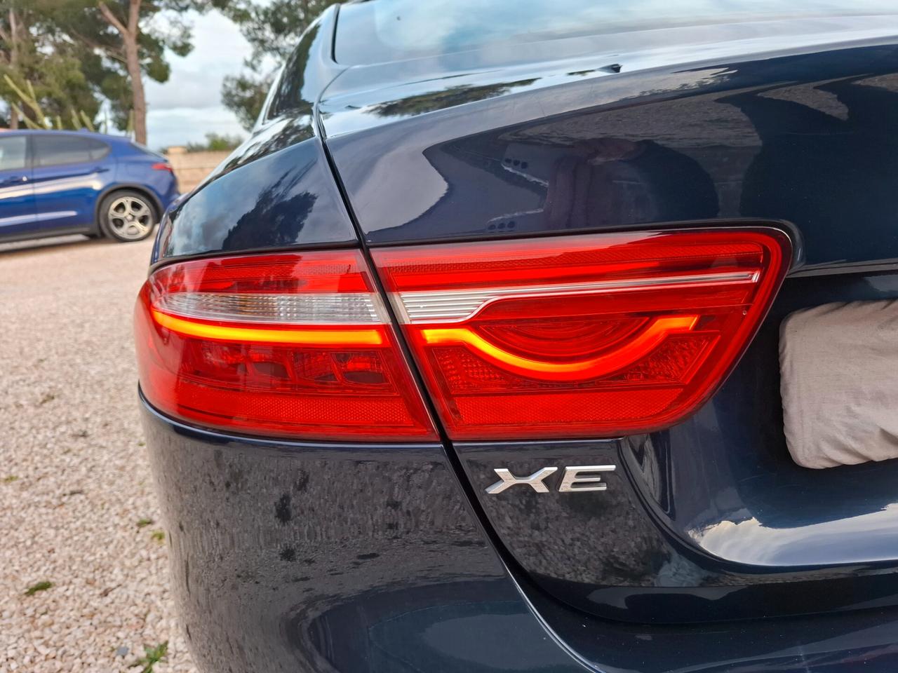 Jaguar XE 2.0 D 180cv *SOLO 23.000 KM*