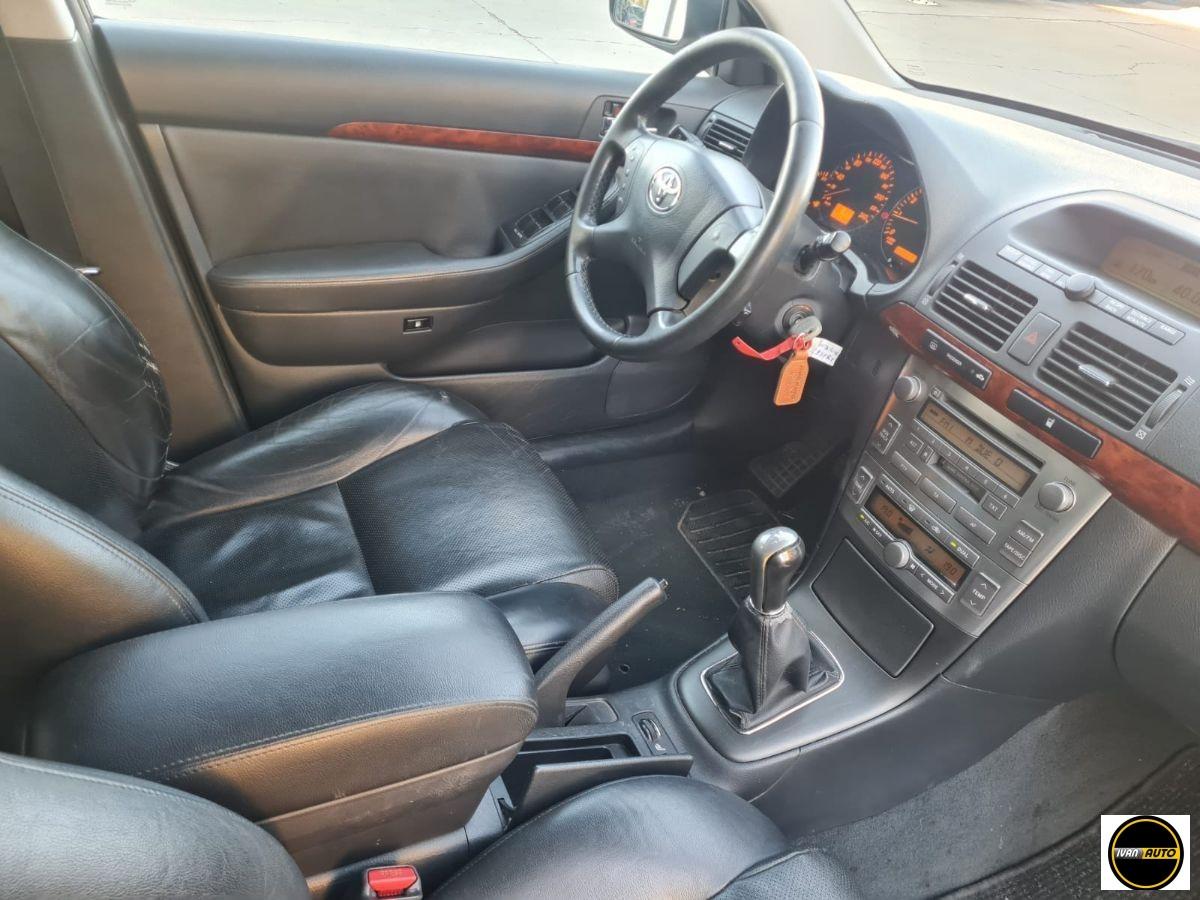 TOYOTA Avensis Benzina