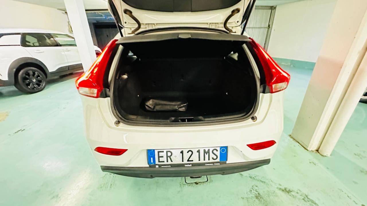 Volvo V40 D2 1.6 diesel (anche per neopatentati)