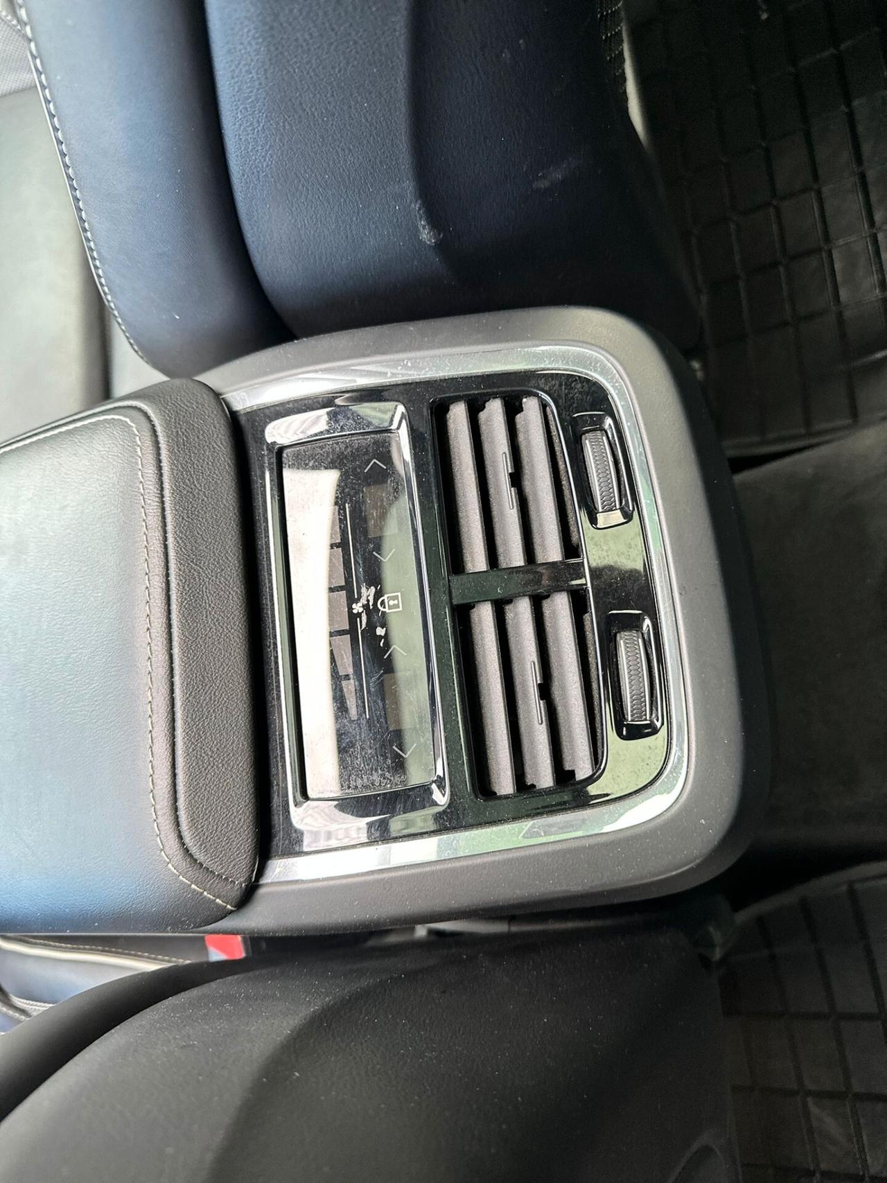 Volvo XC 60 XC60 B4 (d) AWD automatico Plus Dark