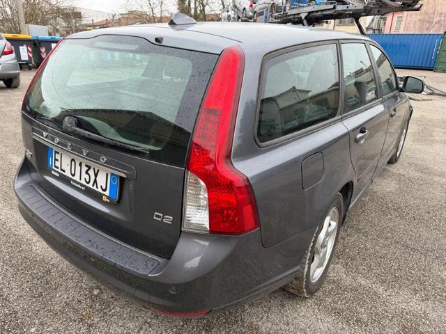 VOLVO V50 D2 R-design senza nessun lavoro da fare