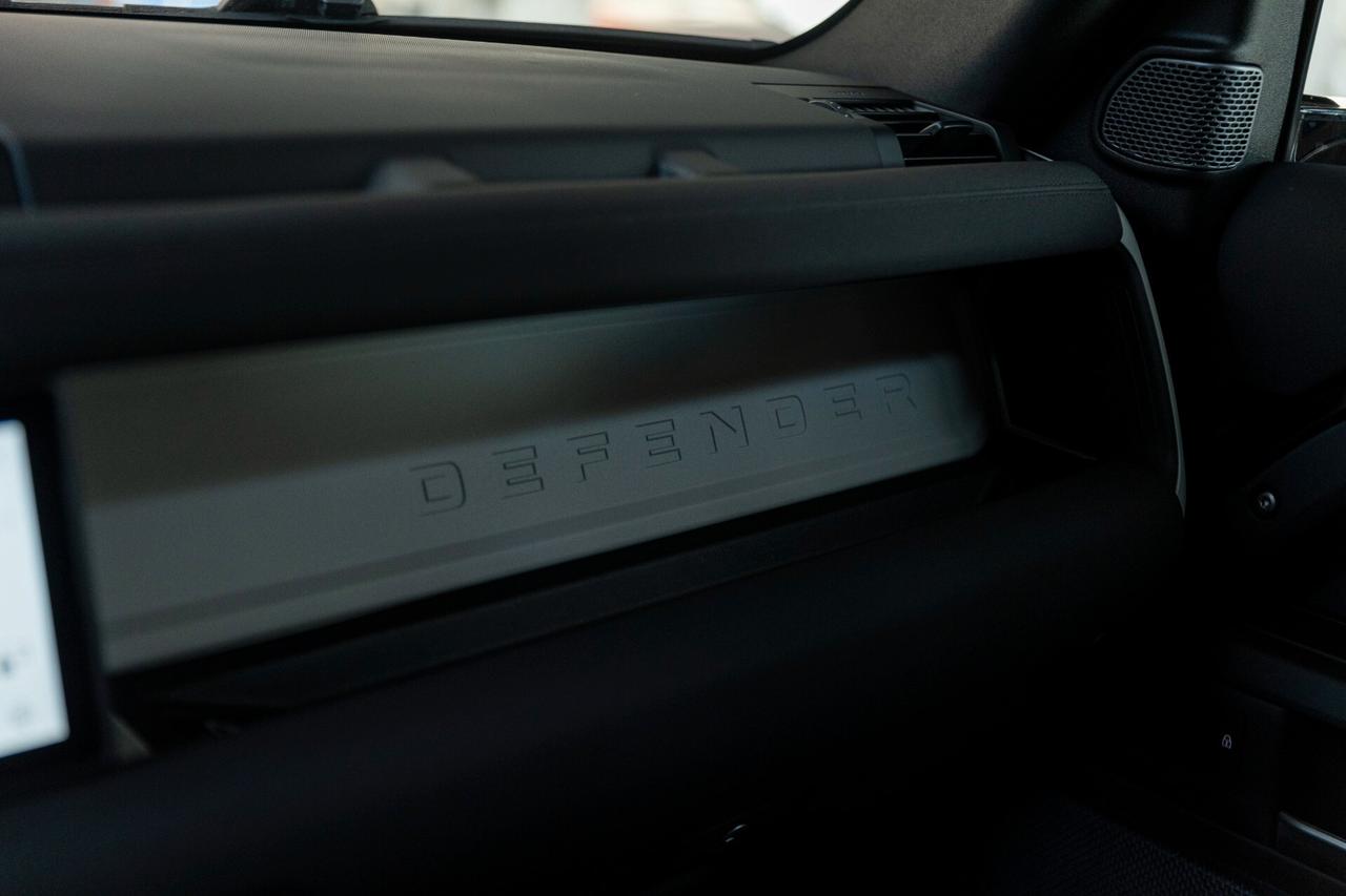 Land Rover Defender 110 3.0D I6 300 CV AWD Auto X-Dynamic S