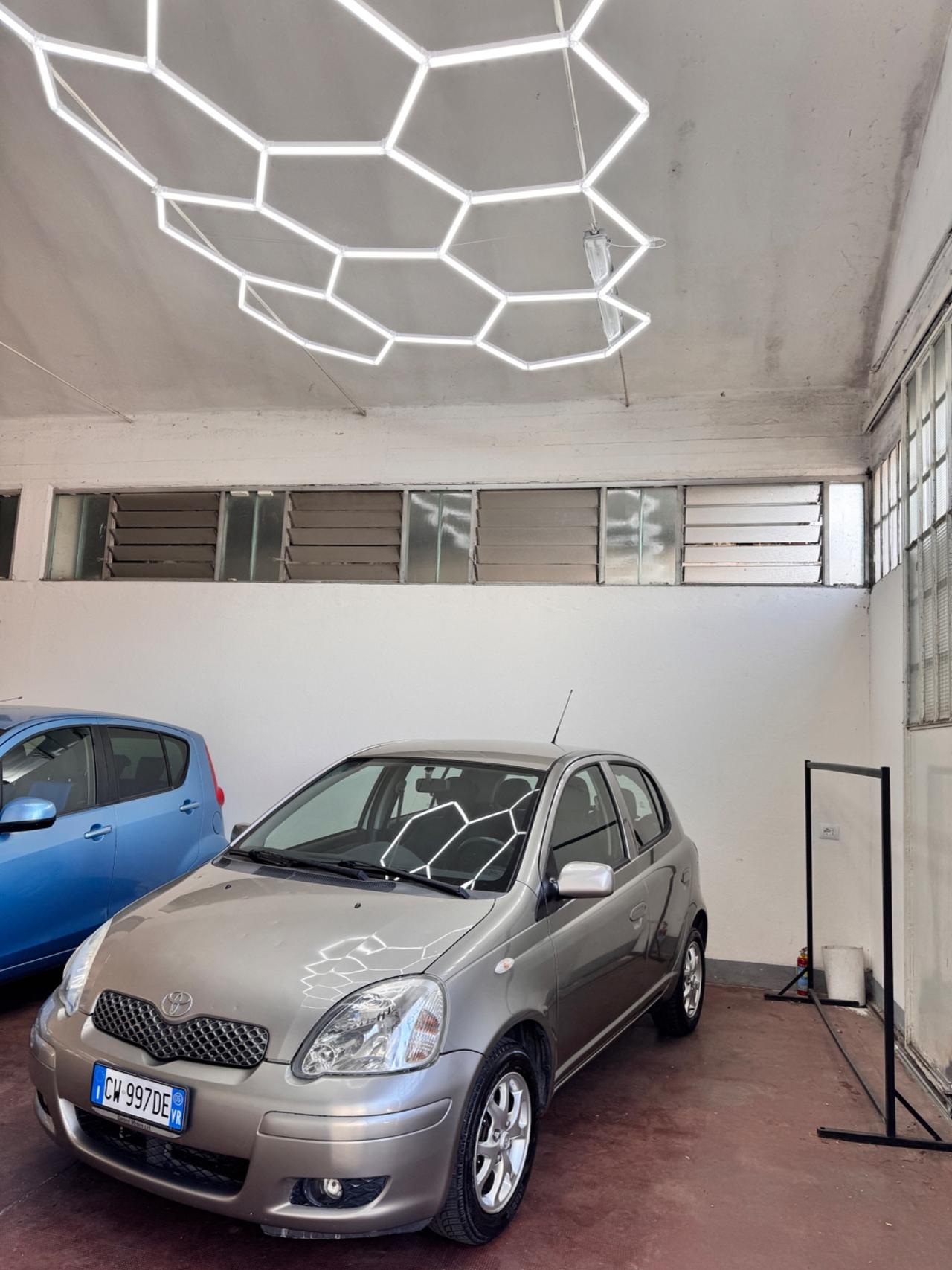 Toyota Yaris 1.0i 16V cat 5 porte Sol