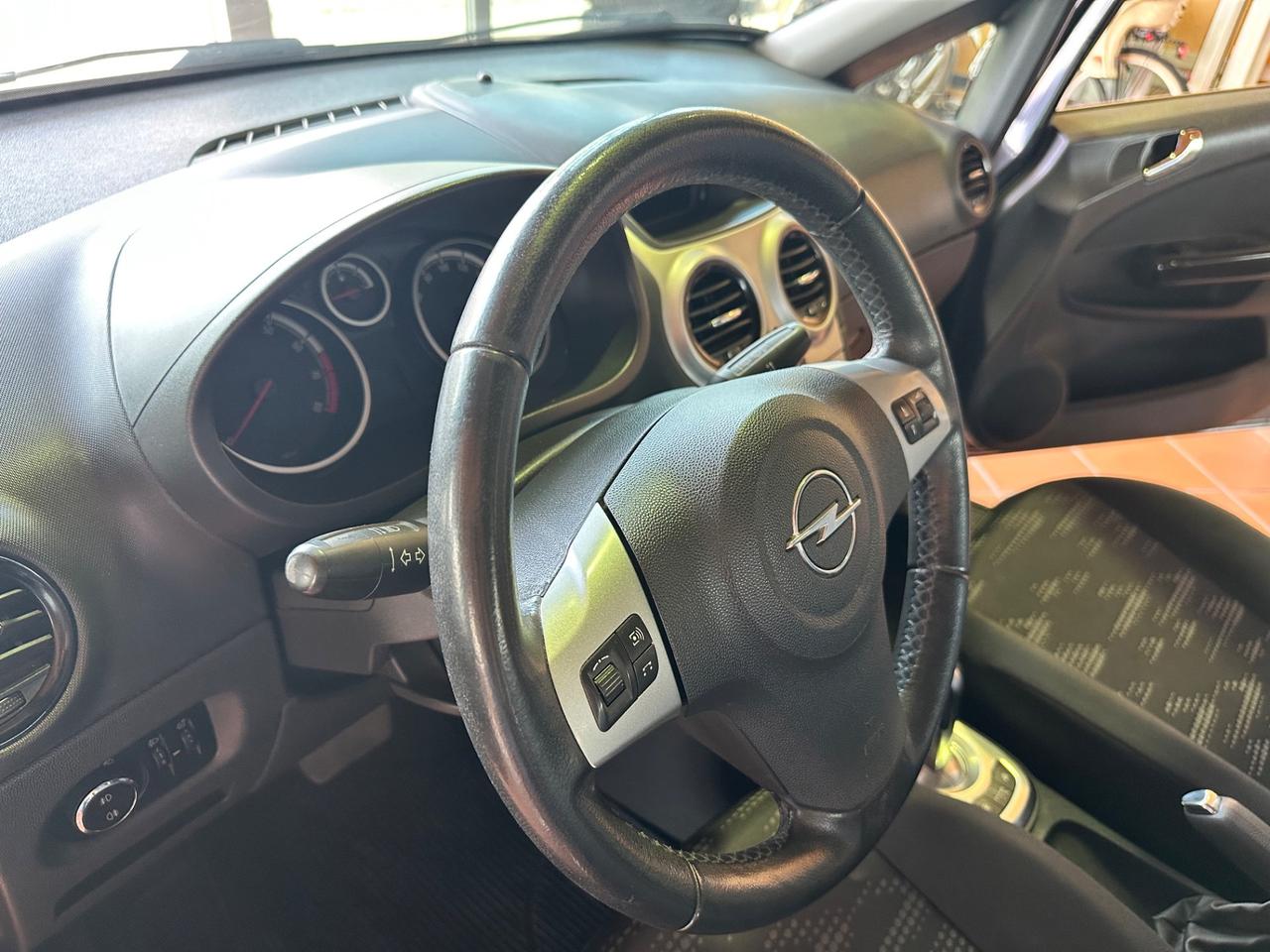 Opel Corsa 1.2 5 porte Cosmo cambio automatico