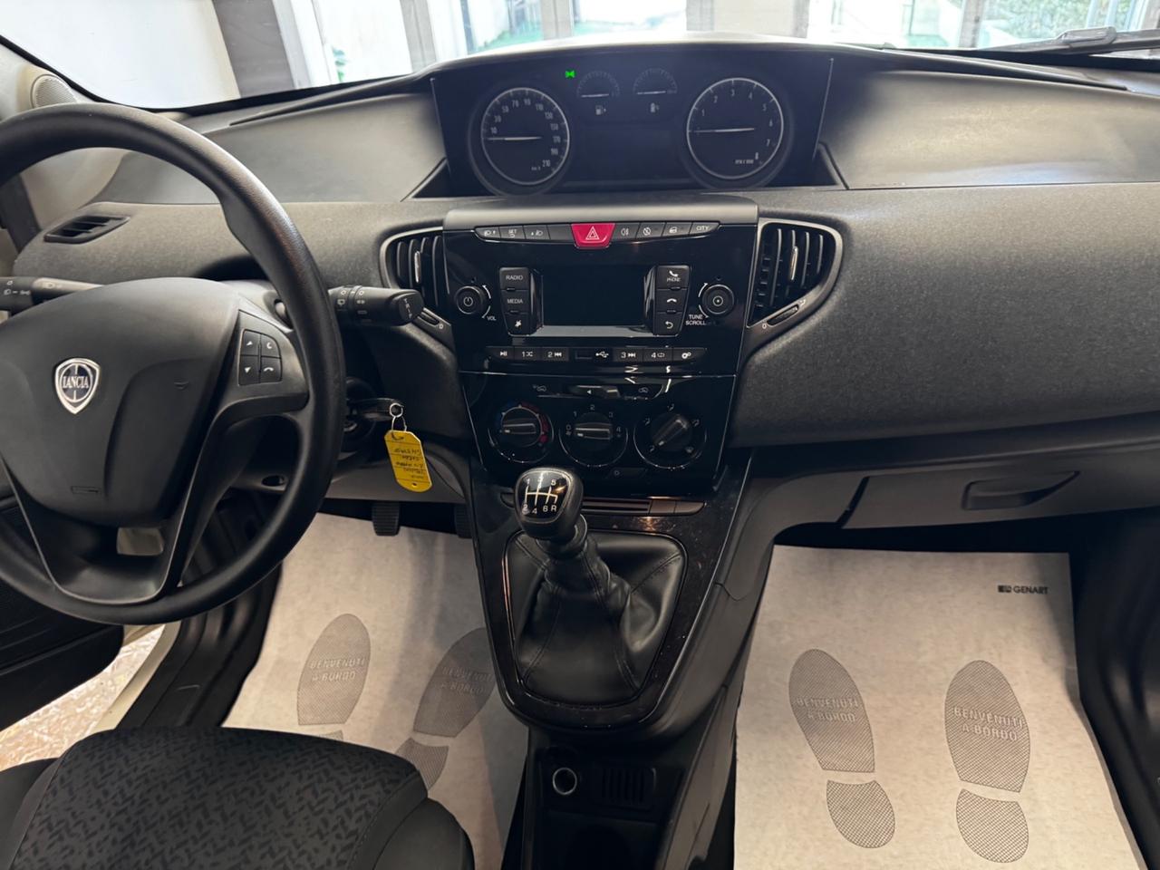 Lancia Ypsilon 1.0 FireFly 5 porte S&S Hybrid Ecochic Silver