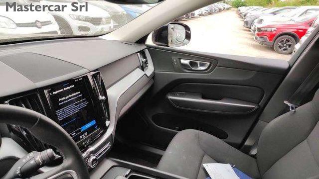 VOLVO XC60 XC60 II 2022 2.0 b4 Momentum auto - GJ250YF