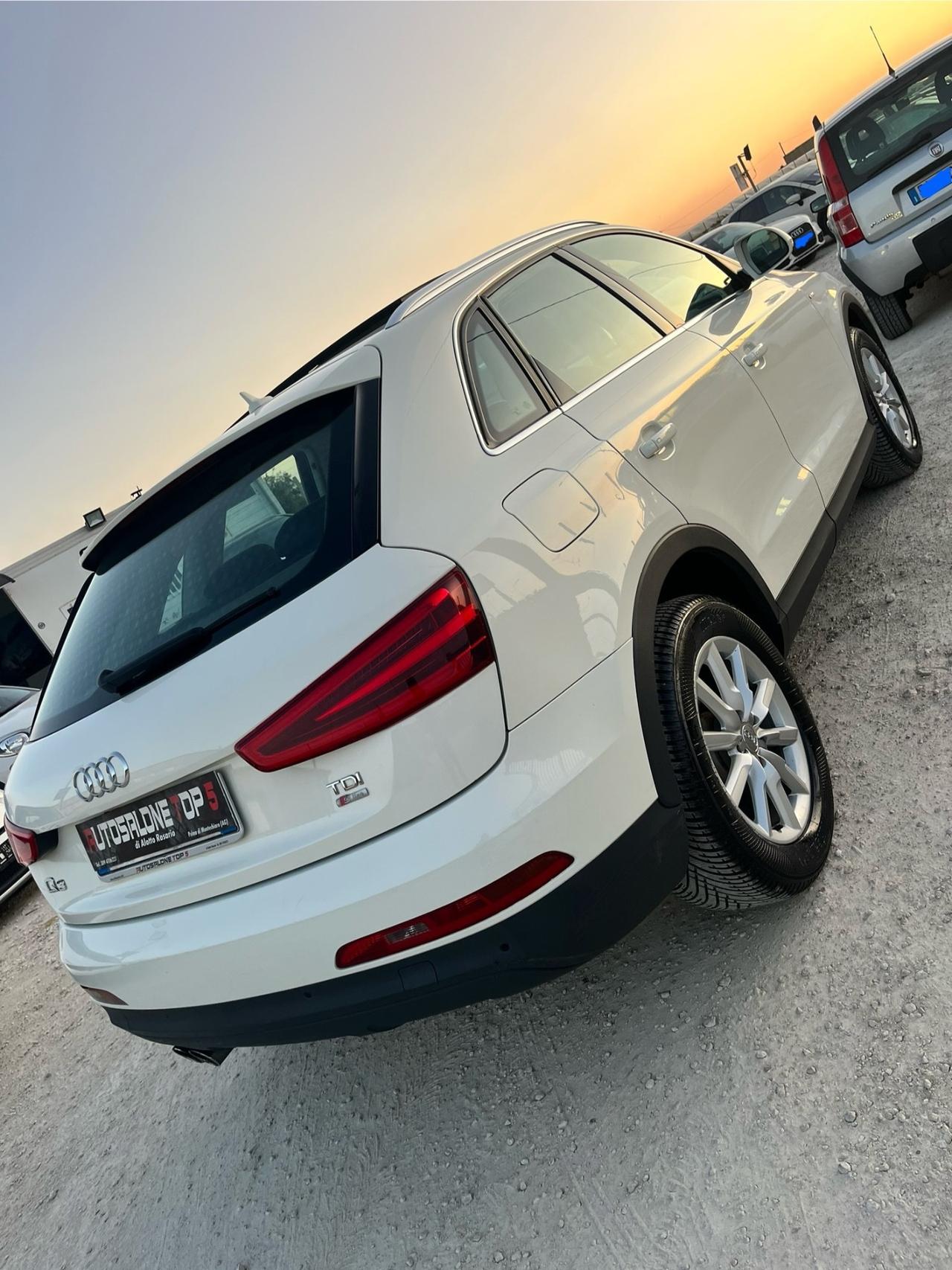 Audi Q3 2.0 TDI S-Line con navigatore uxno tetto apribile