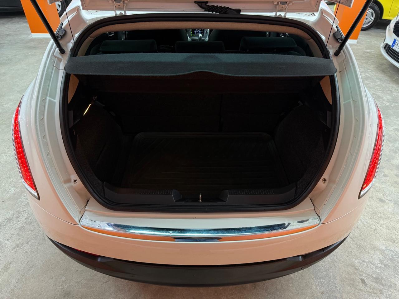 Lancia Delta 1.6 MJT DPF Cambio Automatico - 12/2013