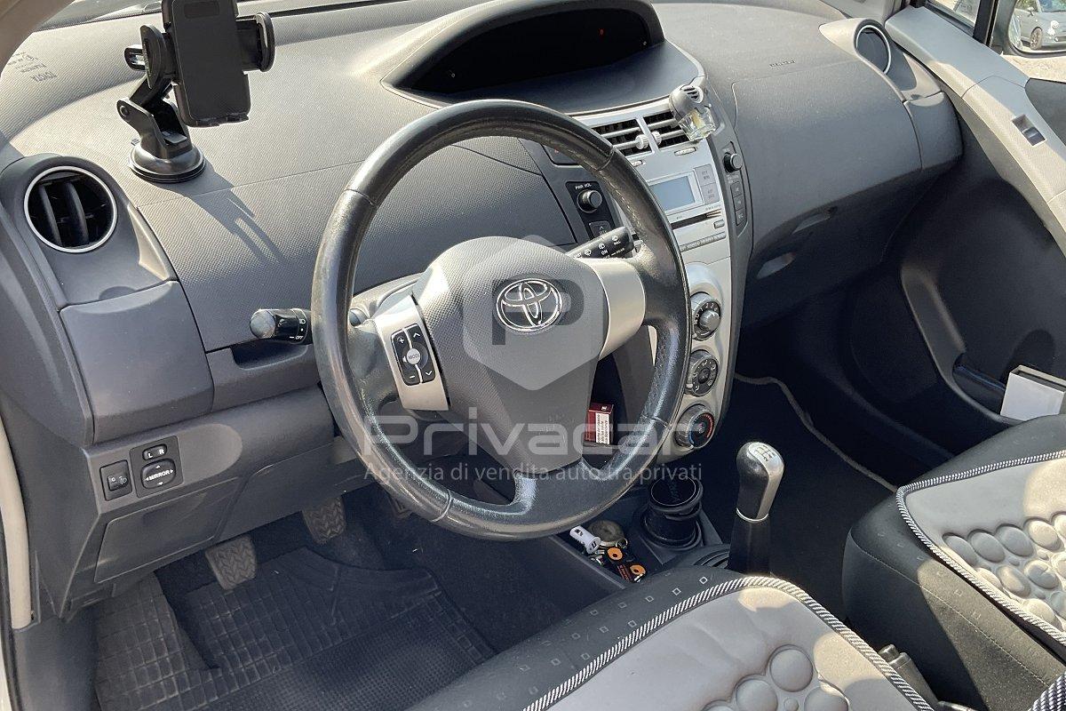 TOYOTA Yaris 1.0 5 porte