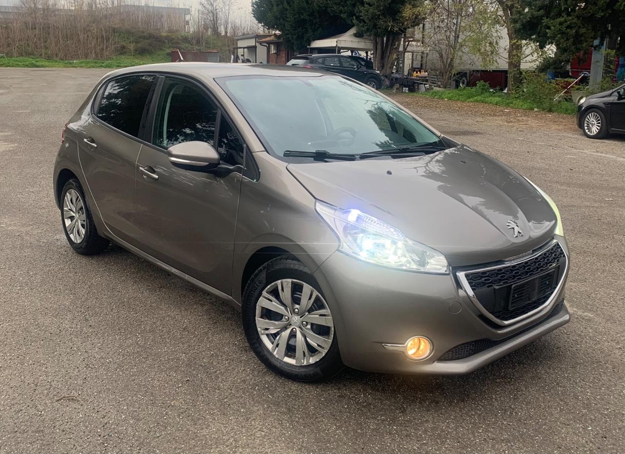 Peugeot 208 1.4 HDi 68 CV 5p Allure 130000KM