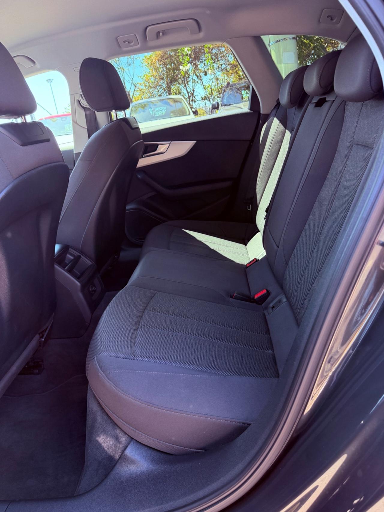 Audi A4 Avant 35 TDI S tronic Business Advanced PDC