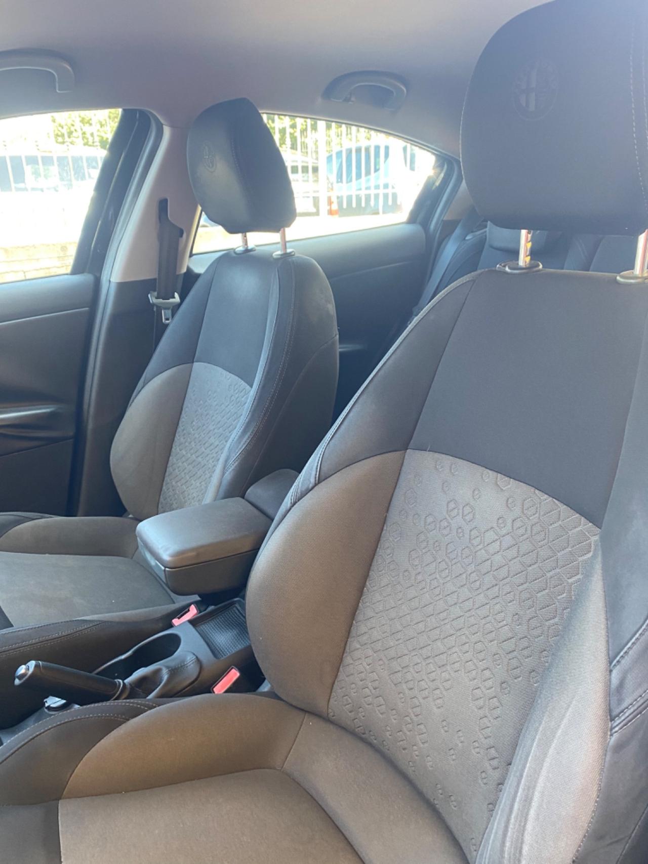 Alfa Romeo Giulietta 1.4 T-Jet GPL 2014 Full