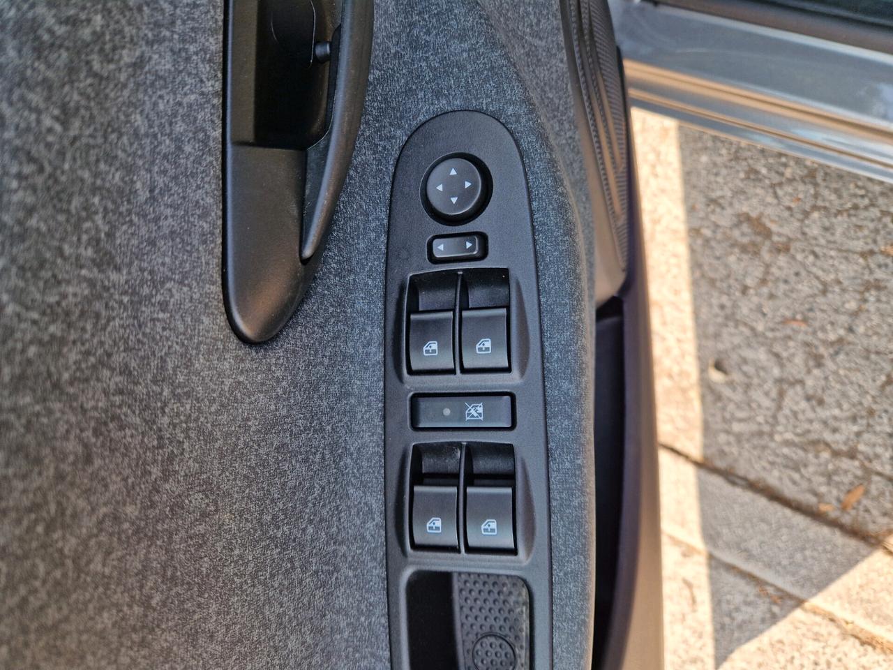 Lancia Ypsilon 1.0 FireFly 5 porte S&S Hybrid Silver