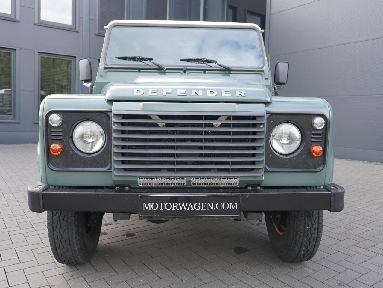 Land Rover Defender 90 TD4 Station Wagon E