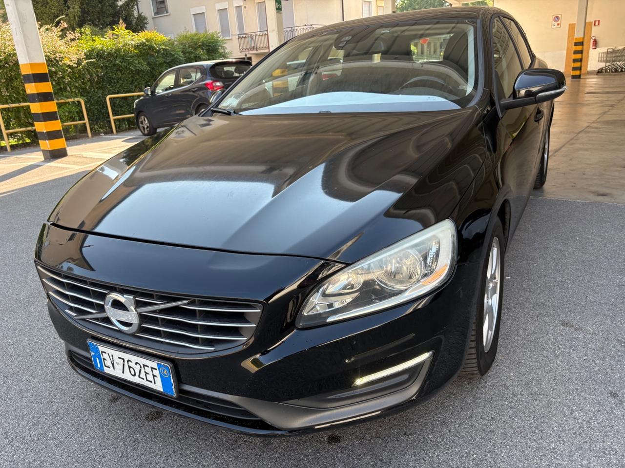 Volvo V60 ..2.0 D3 R momentum anno 2014