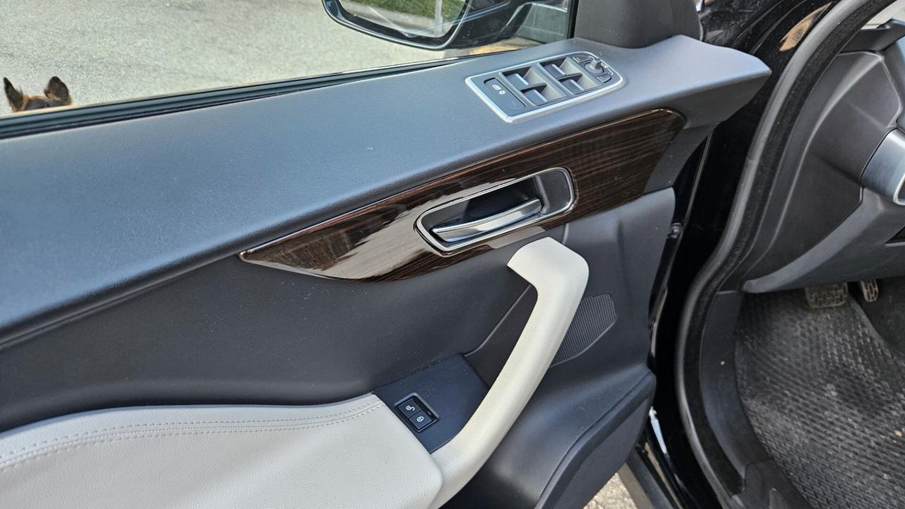 Jaguar F-Pace 2.0 D 180 CV AWD Portfolio