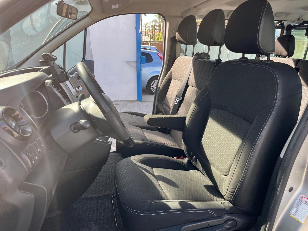 Opel vivaro combi/9 posti-1.6 bit.d-2015