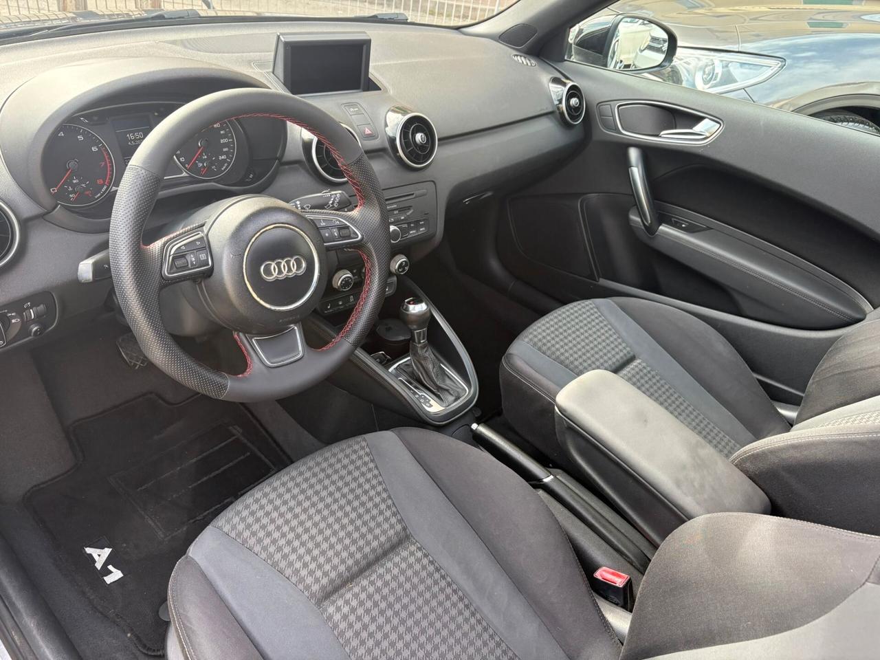 AUDI A 1 TETTO APRIBILE C AUTOMATICO