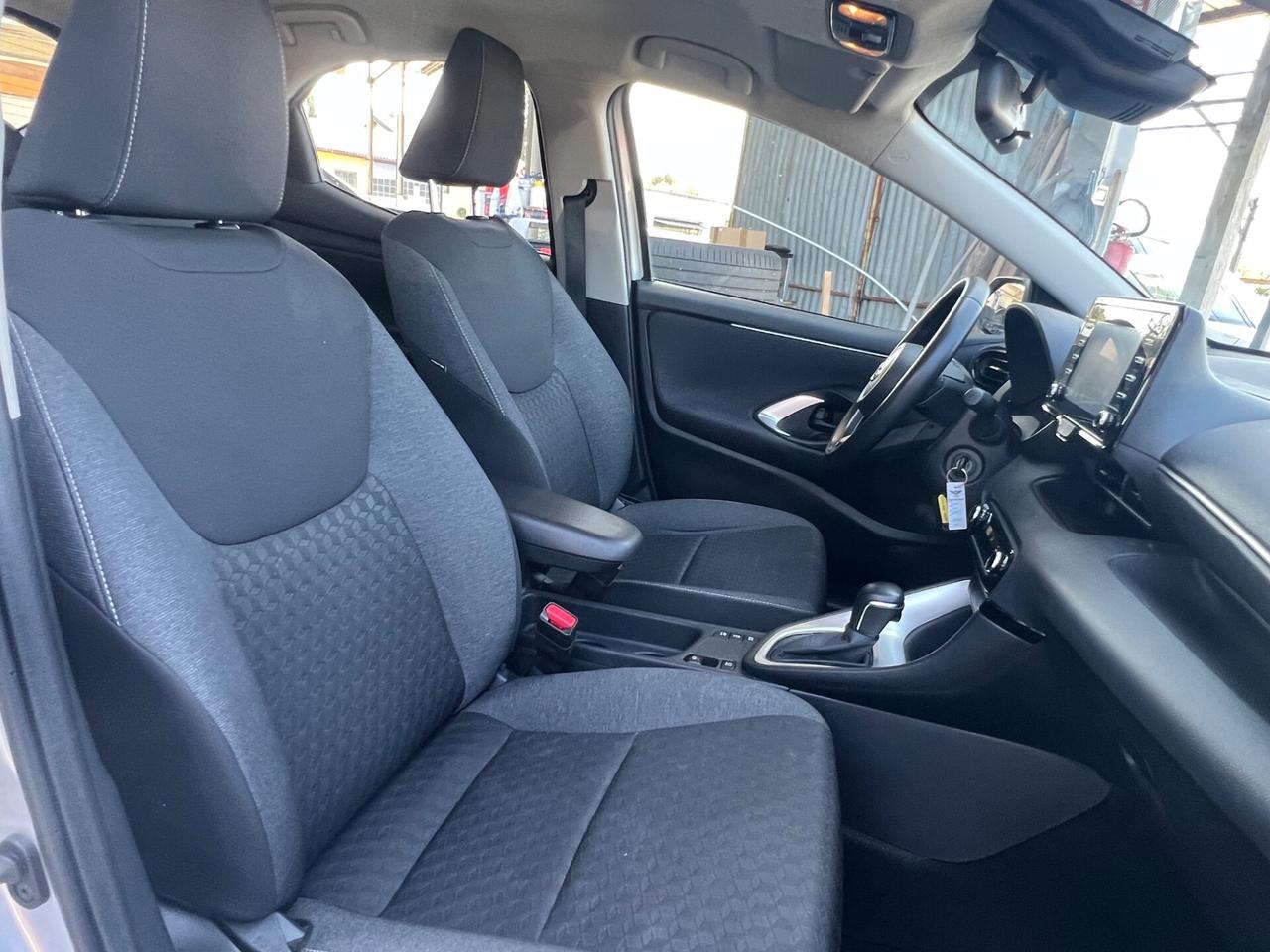 Toyota Yaris 1.5 Hybrid 5 porte Business FINANZIABILE