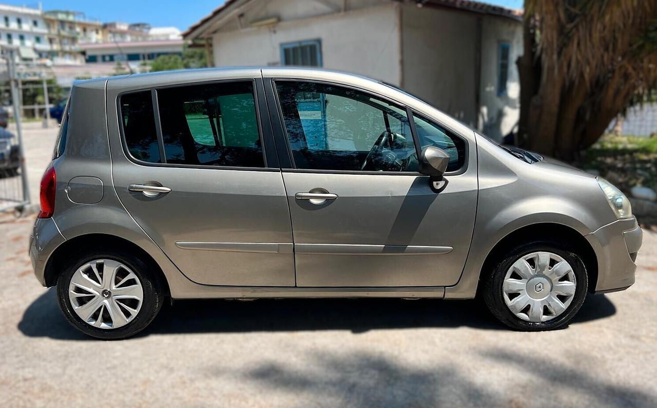 RENAULT MODUS 1.2 16V NighteDay - 2011