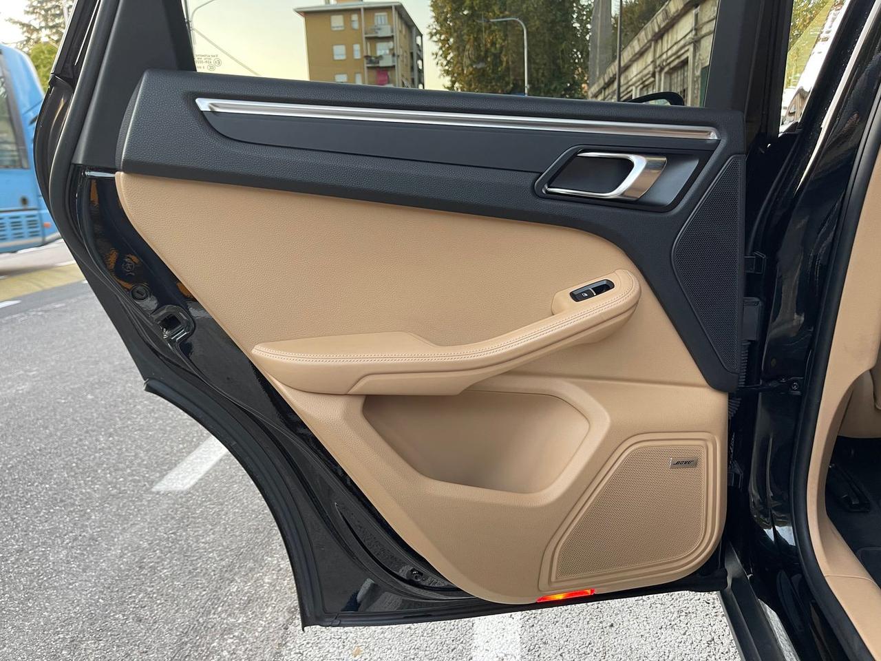 Porsche Macan -- 2.0 #7143