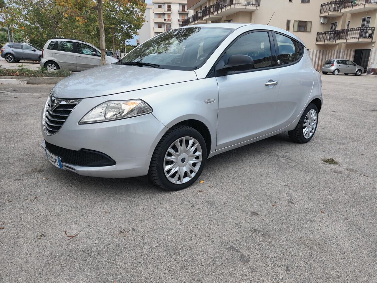 Ypsilon 1.2 69 CV 5 porte GPL Ecochic Gold 2014