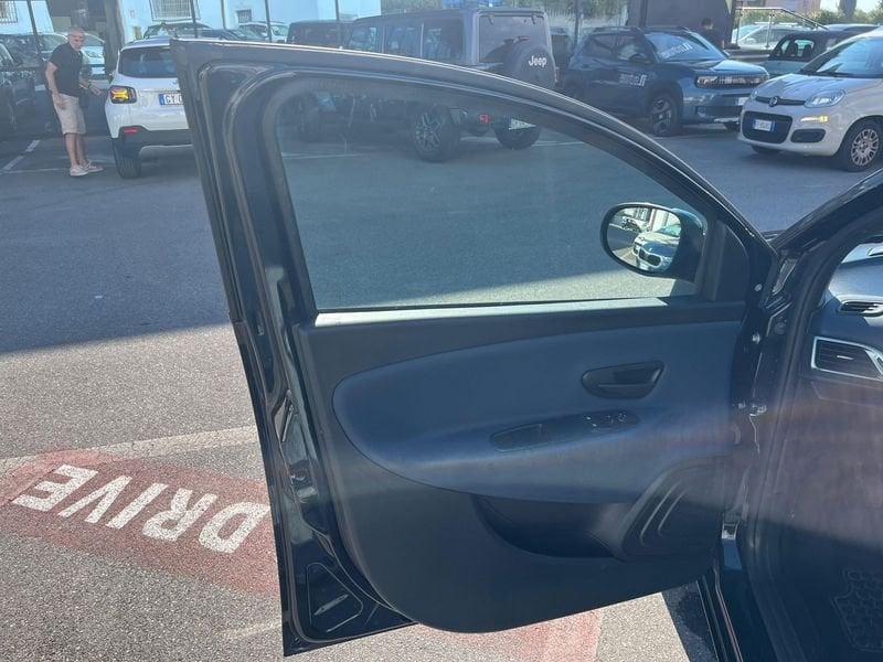 Lancia Ypsilon Ypsilon 1.0 FireFly 5 porte S&S Hybrid Silver