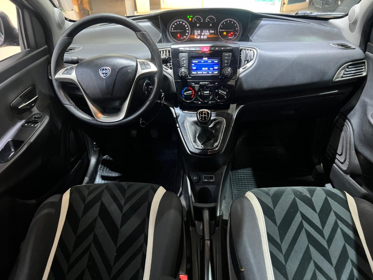 Lancia Ypsilon 1.2 69 CV 5 porte GPL Ecochic Silver