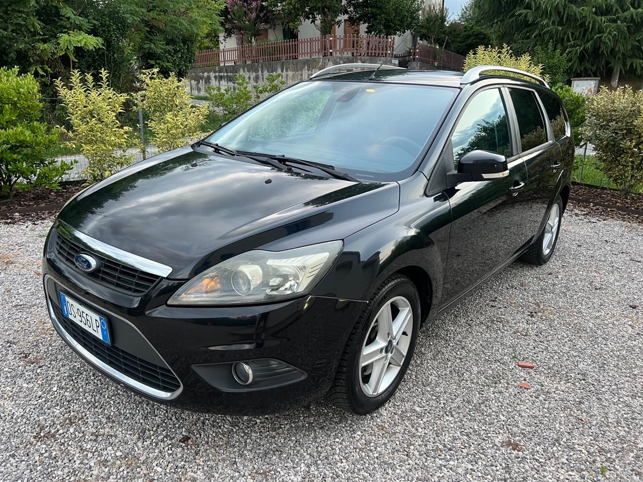 Ford Focus 2000 gpl titanium