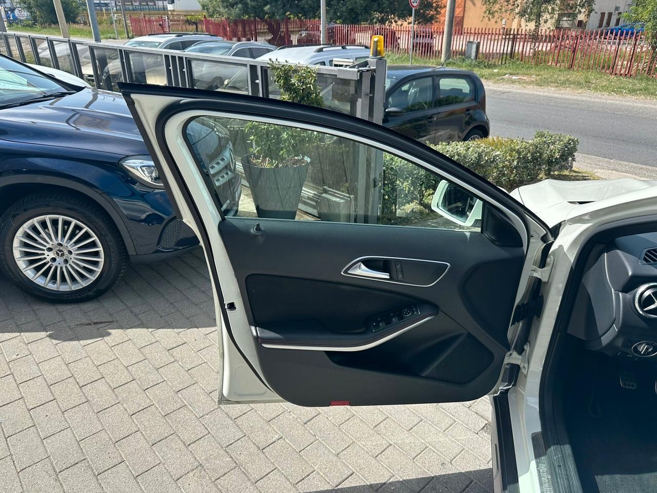 Mercedes-benz GLA 180 Premium