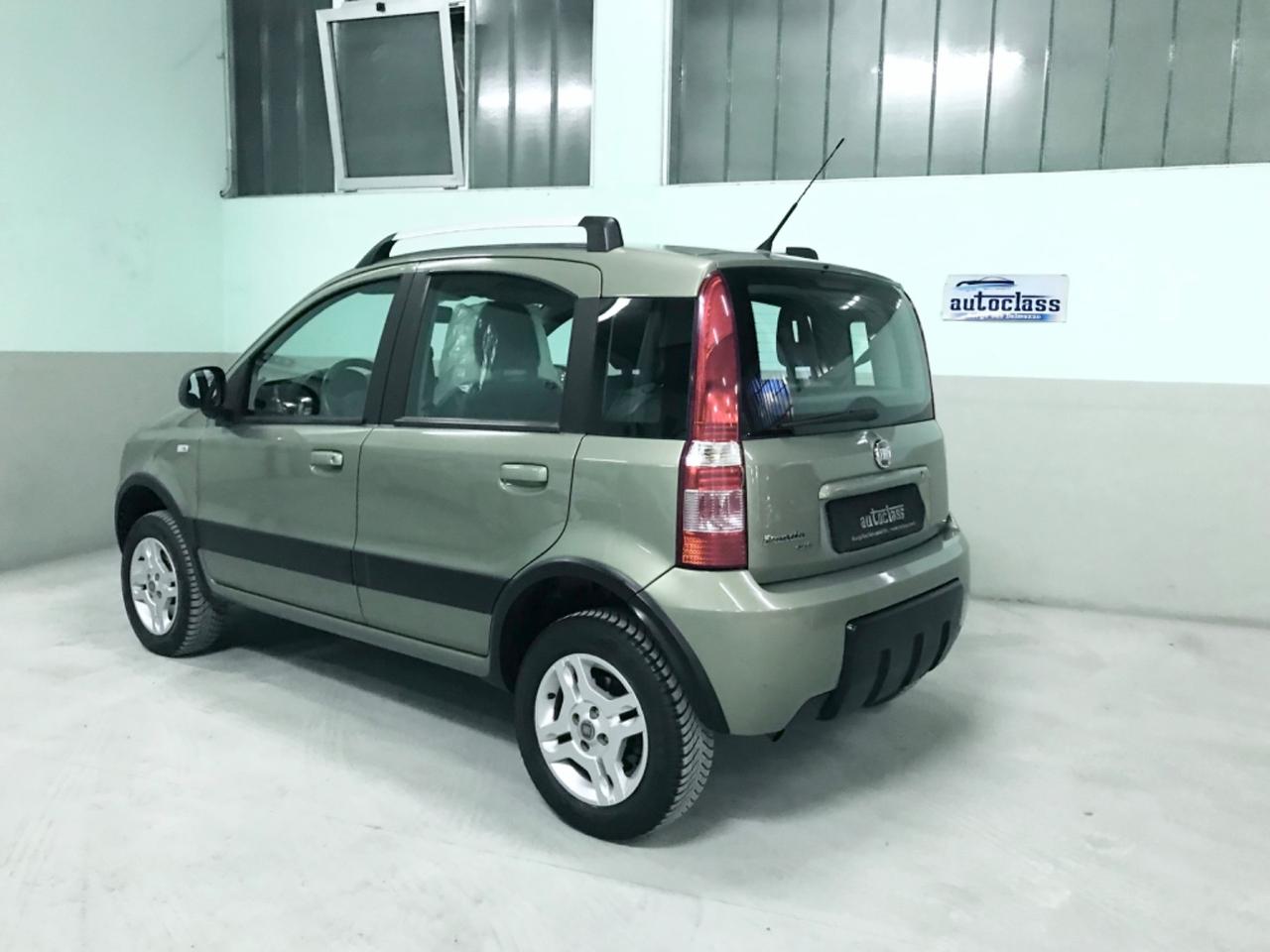 Fiat Panda 4X4 1.3 MJT 16V DPF Climbing