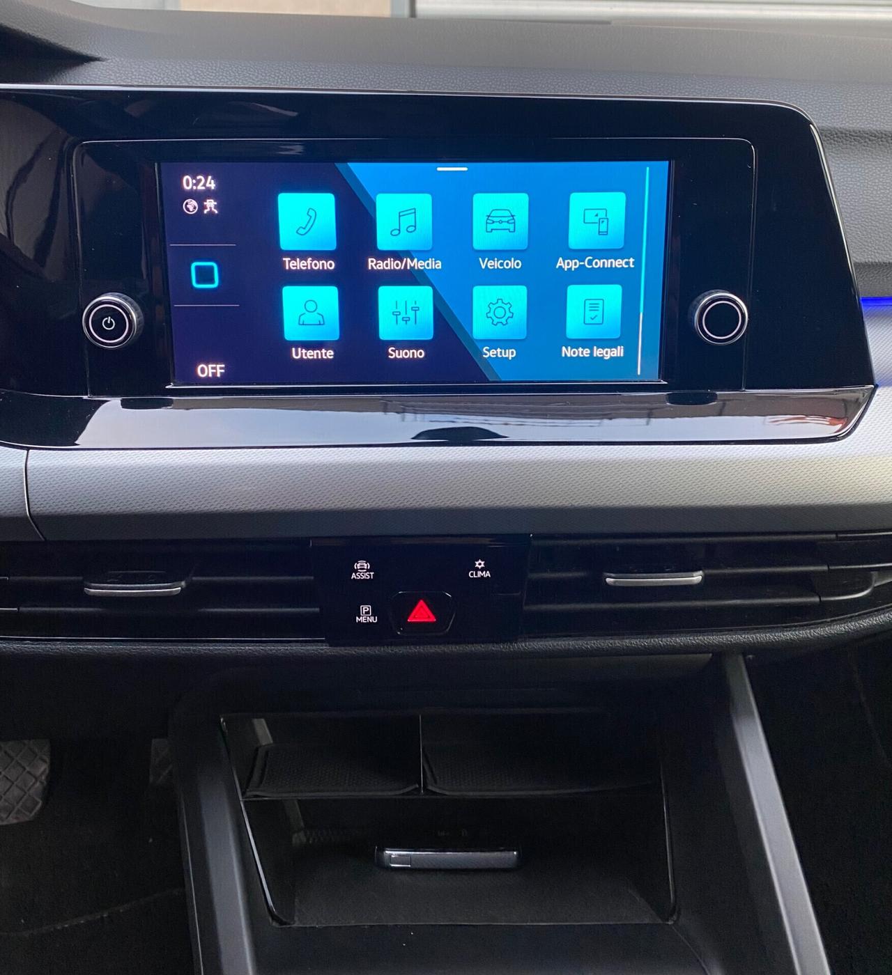 Volkswagen Golf 8 1.0 TSI 90cv - OK NEOPATENTATI