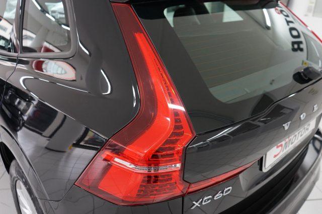 VOLVO XC60 B4 (d) AWD automatico Momentum Sport