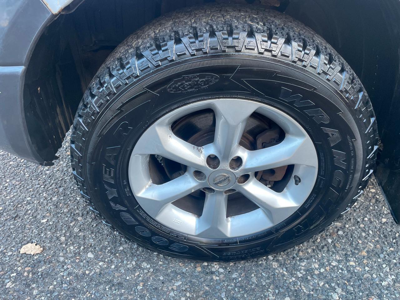 Nissan Navara 2.5 dCi 4 porte Double Cab SE + GANCIO TRAINO