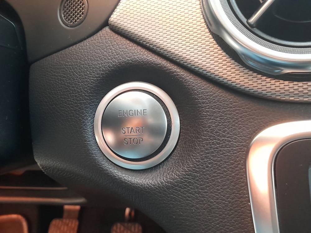 MERCEDES GLA 180 D SPORT