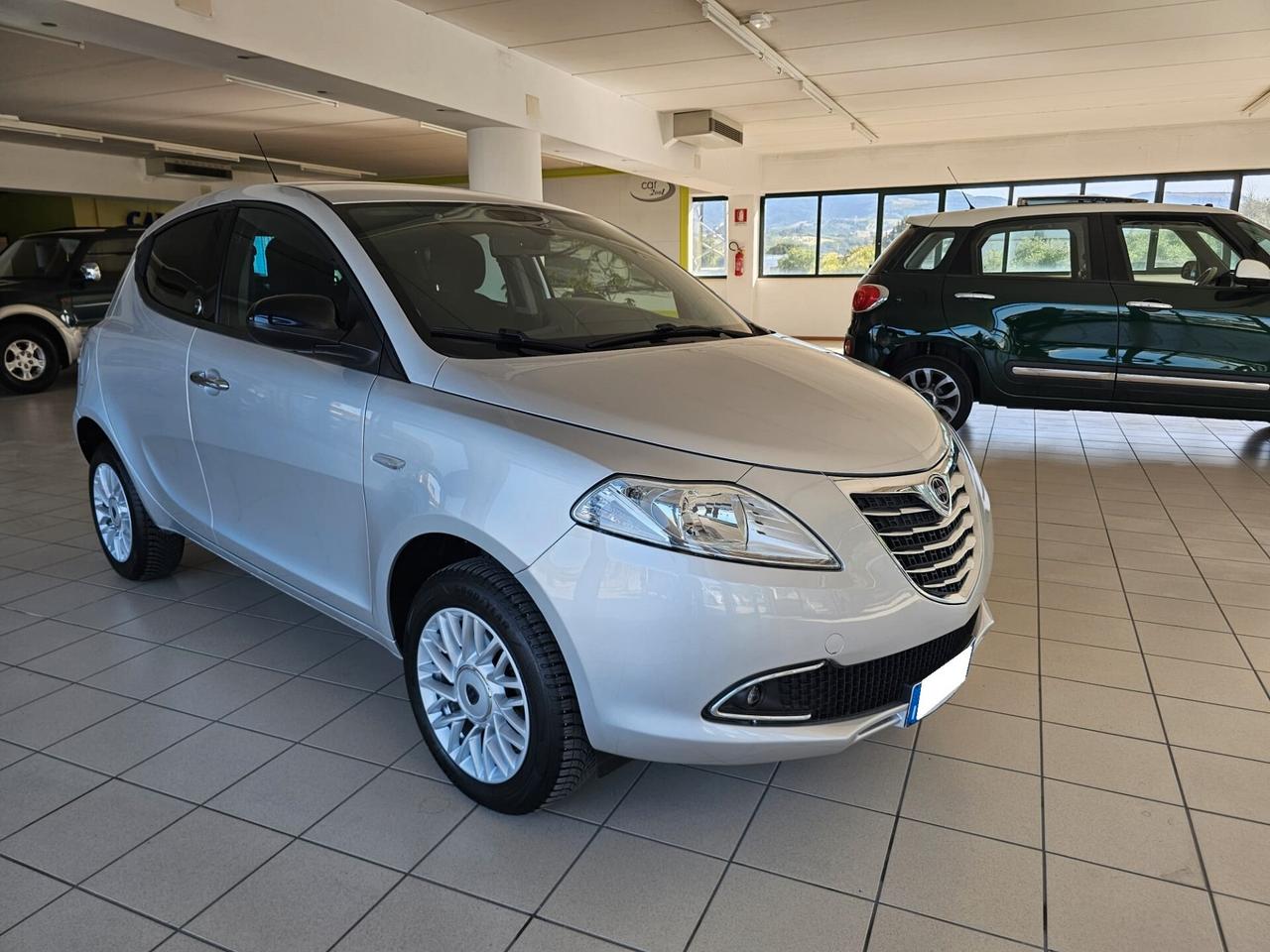 Lancia Ypsilon 0.9 TwinAir 85 CV 5 porte Metano Ecochic Gold