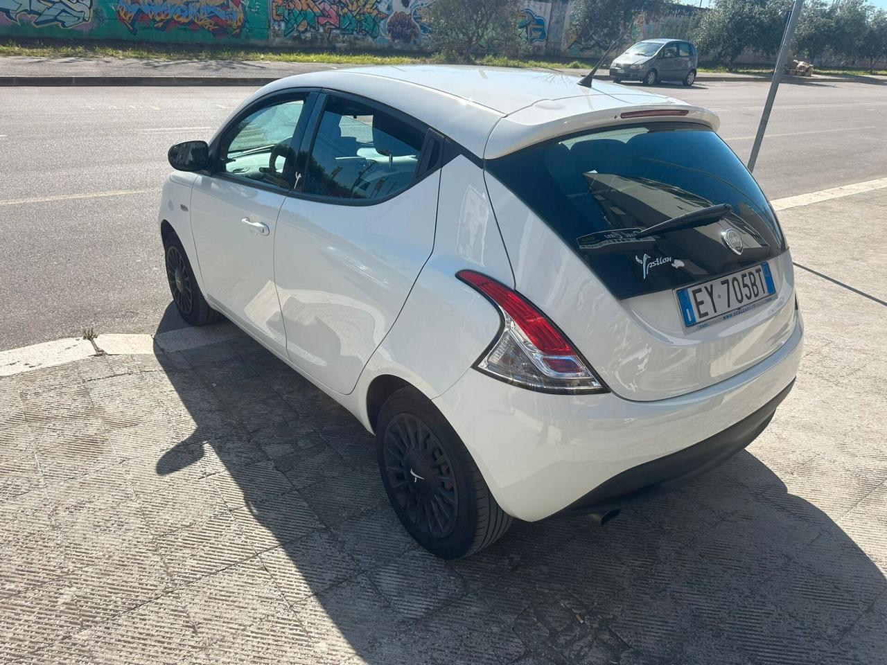 Lancia Ypsilon 1.2 69 CV 5 porte Silver