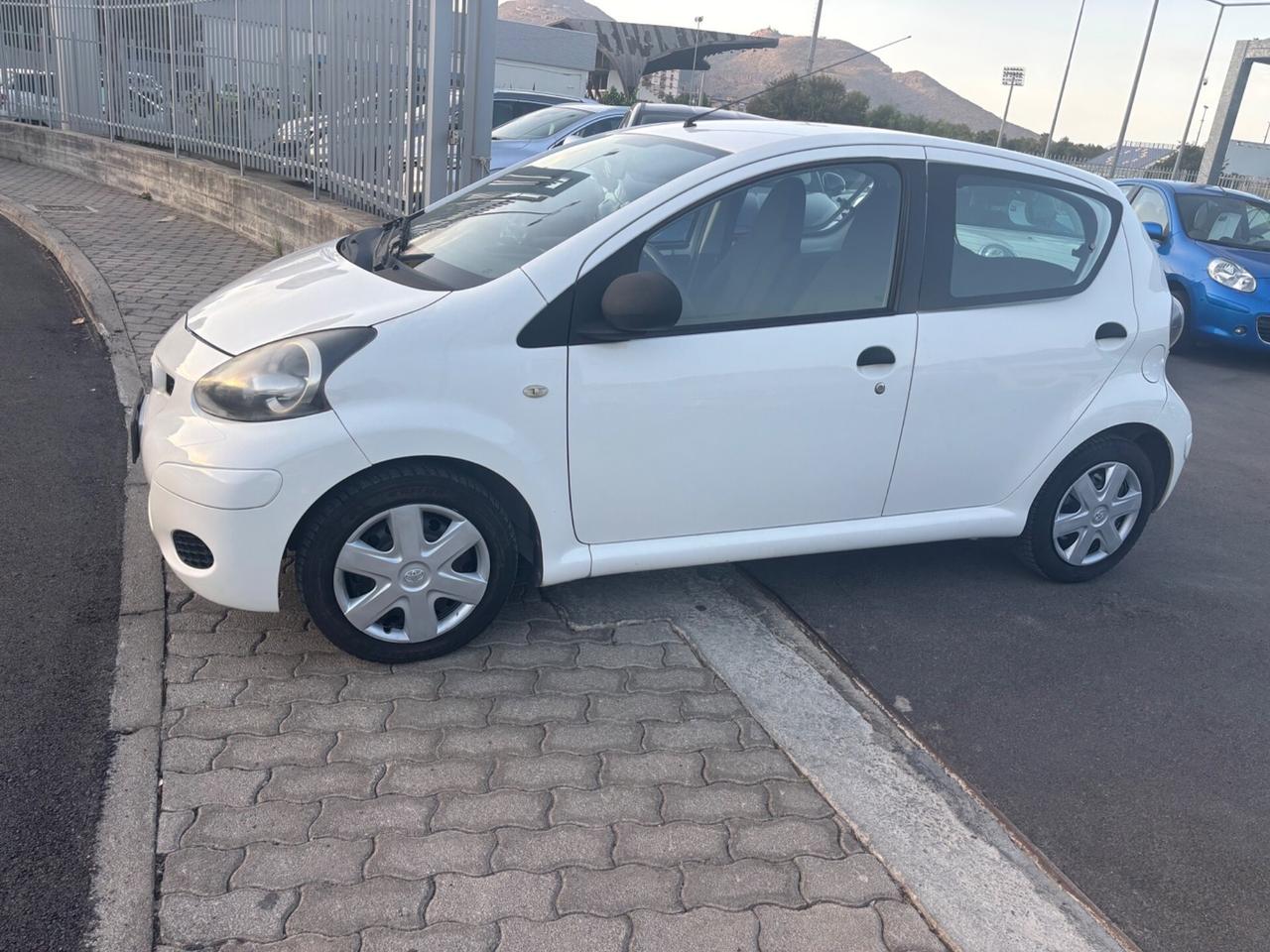 Toyota Aygo 1.0 12V VVT-i 5 porte Now Connect