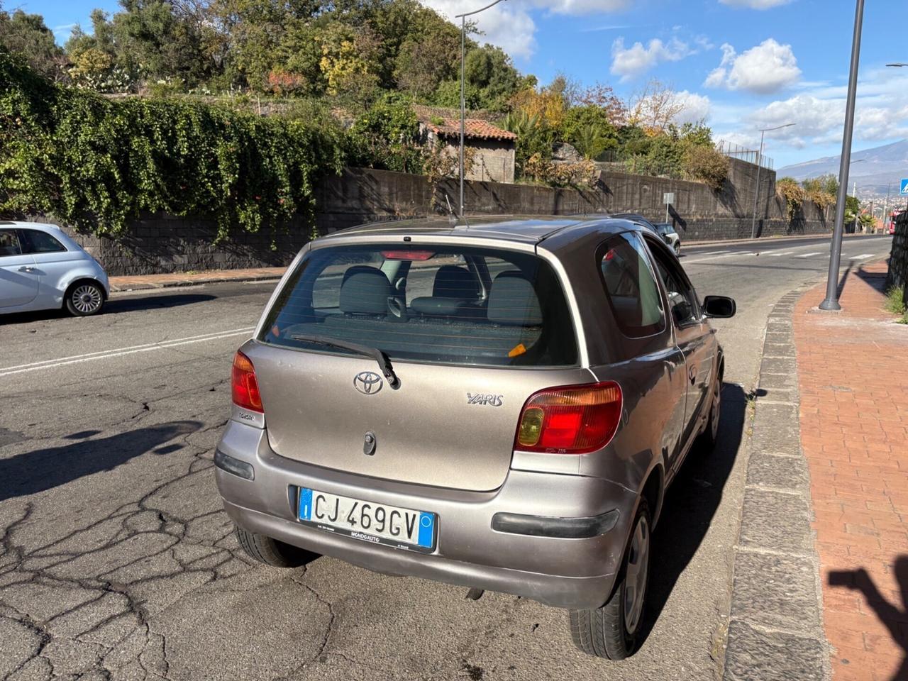 Toyota Yaris 1.0i 16V cat 3 porte