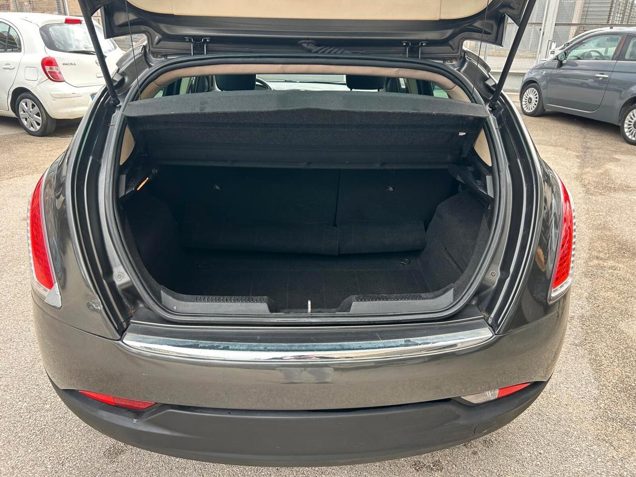 Lancia Delta 1.6cc diesel 12 mesi garanzia-2010