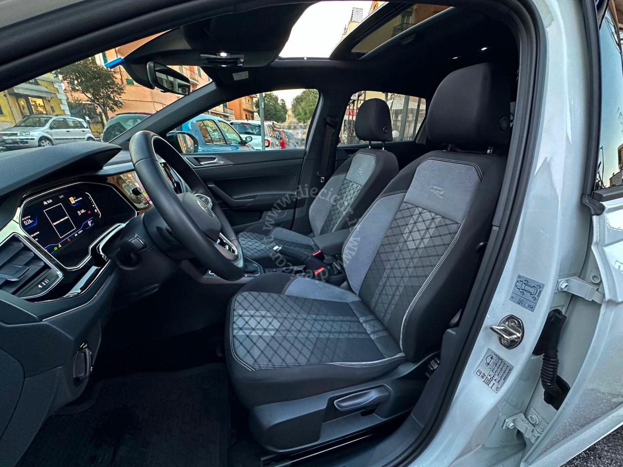 Volkswagen Taigo 1.0 TSI 115 CV DSG R-Line Plus TETTO MATRIX KEY-LESS